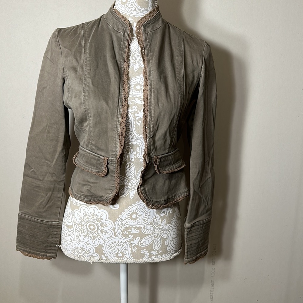 Blazer or jacket with lace boarder